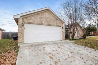 6715 White Tail Lane, Arlington, TX 76002