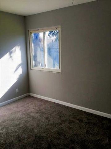 24741 Calaroga Ave, Hayward, CA 94545