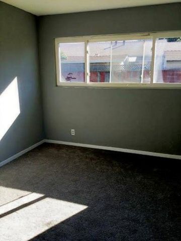 24741 Calaroga Ave, Hayward, CA 94545