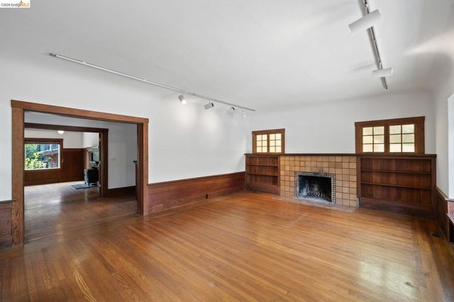 2714 Woolsey St, Berkeley, CA 94705