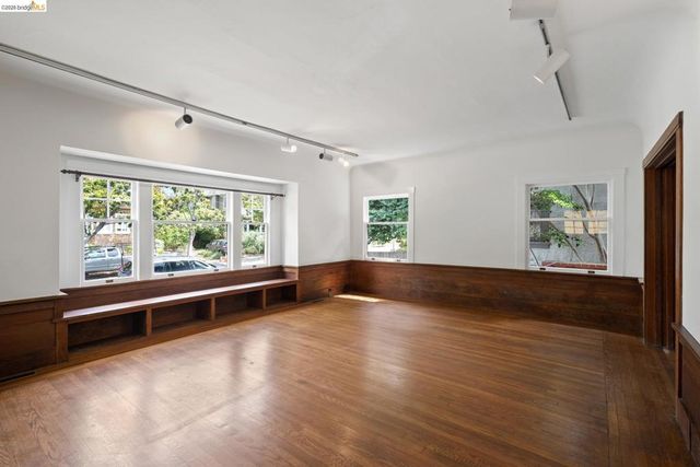 2714 Woolsey St, Berkeley, CA 94705
