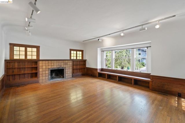 2714 Woolsey St, Berkeley, CA 94705