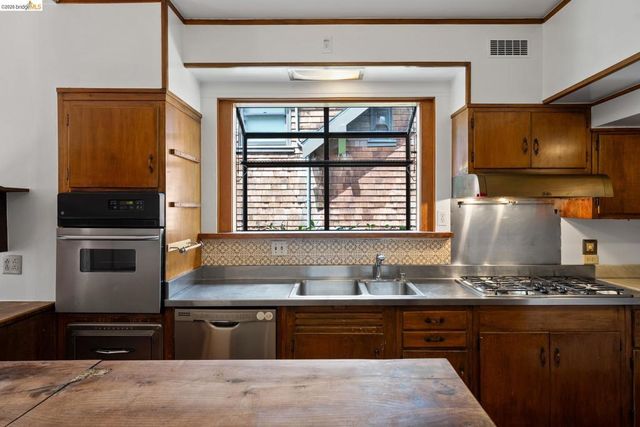 2714 Woolsey St, Berkeley, CA 94705