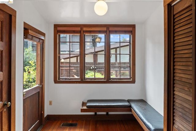 2714 Woolsey St, Berkeley, CA 94705