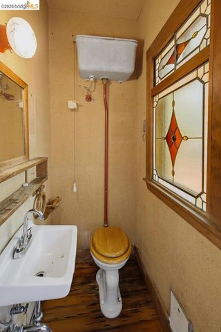 2714 Woolsey St, Berkeley, CA 94705