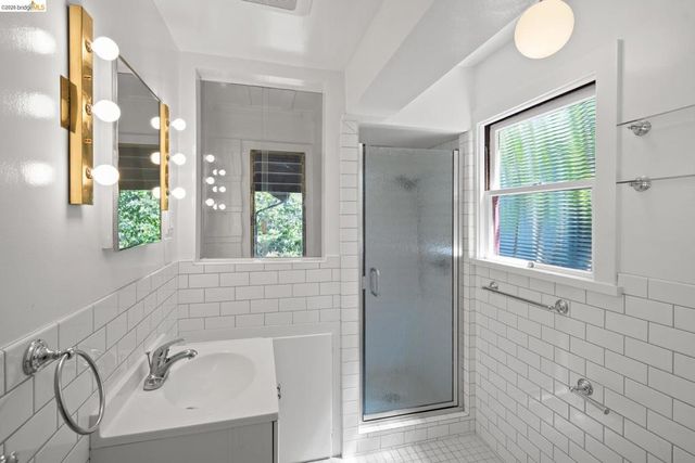 2714 Woolsey St, Berkeley, CA 94705