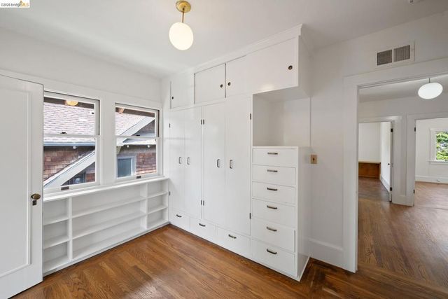 2714 Woolsey St, Berkeley, CA 94705