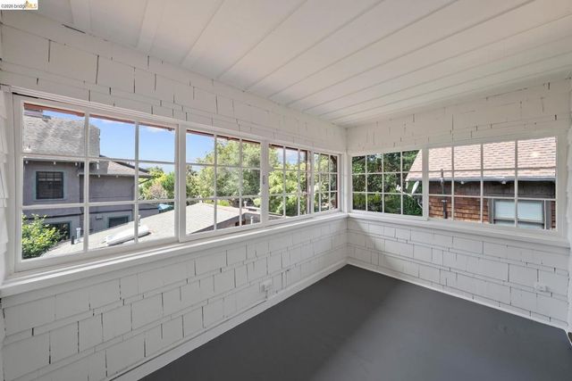 2714 Woolsey St, Berkeley, CA 94705
