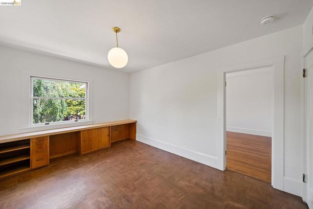 2714 Woolsey St, Berkeley, CA 94705
