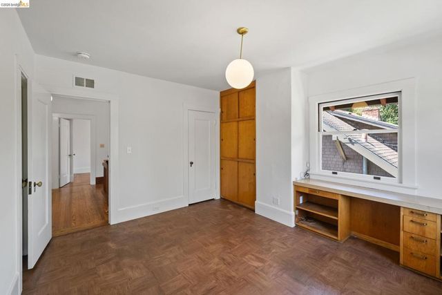 2714 Woolsey St, Berkeley, CA 94705