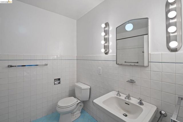 2714 Woolsey St, Berkeley, CA 94705