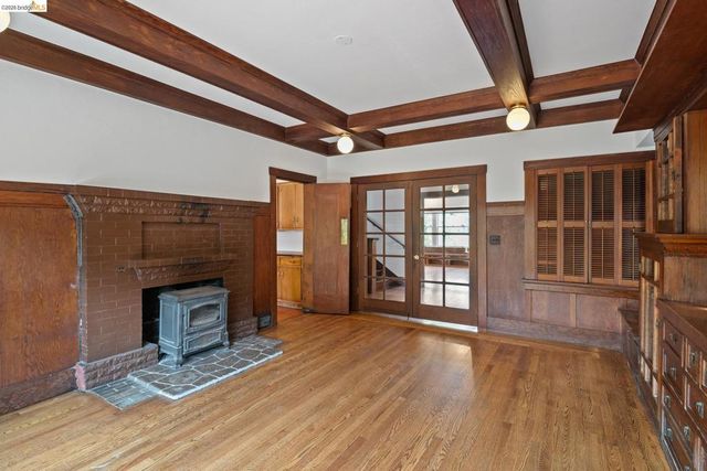 2714 Woolsey St, Berkeley, CA 94705