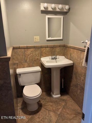 109 Wedgewood Rd, Oak Ridge, TN 37830