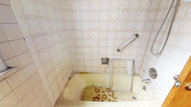 1040 NE Lake St., Pullman, WA 99163