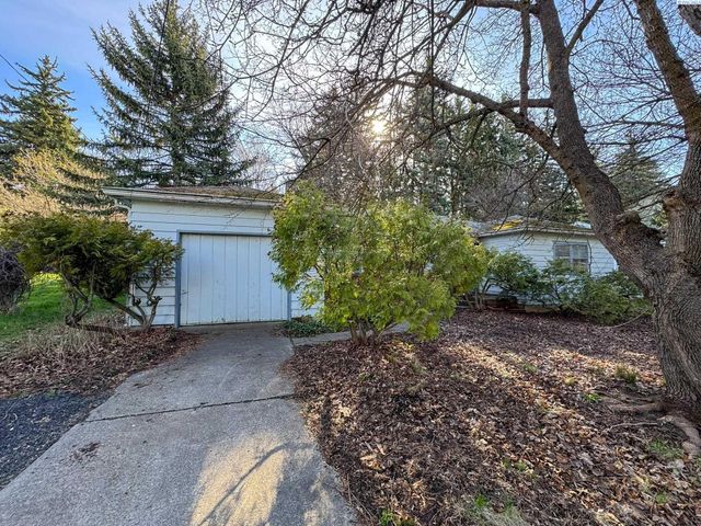 1040 NE Lake St., Pullman, WA 99163