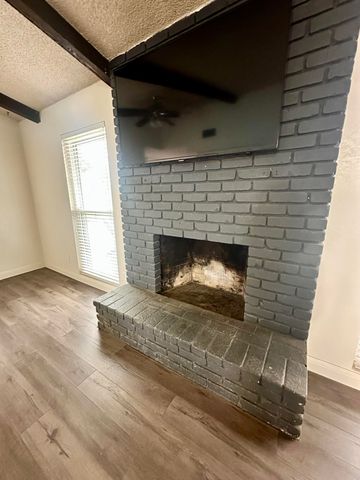 2312 S Divisadero Street, Visalia, CA 93277