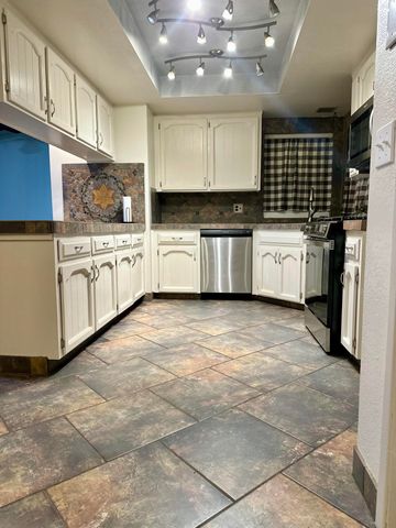 2312 S Divisadero Street, Visalia, CA 93277