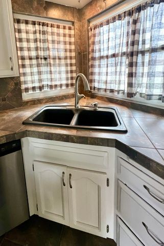 2312 S Divisadero Street, Visalia, CA 93277