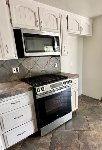 2312 S Divisadero Street, Visalia, CA 93277