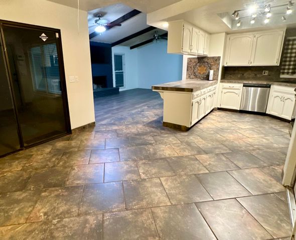 2312 S Divisadero Street, Visalia, CA 93277