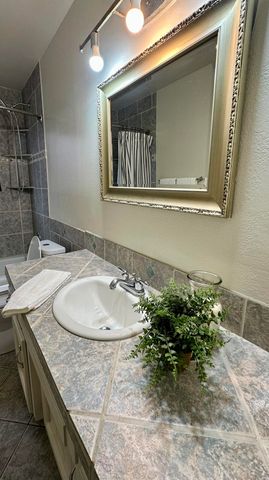 2312 S Divisadero Street, Visalia, CA 93277