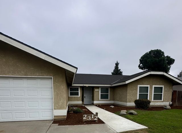 2312 S Divisadero Street, Visalia, CA 93277