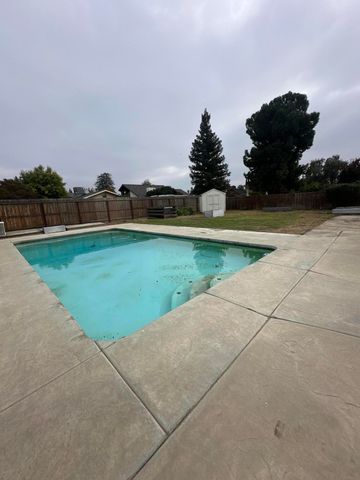 2312 S Divisadero Street, Visalia, CA 93277