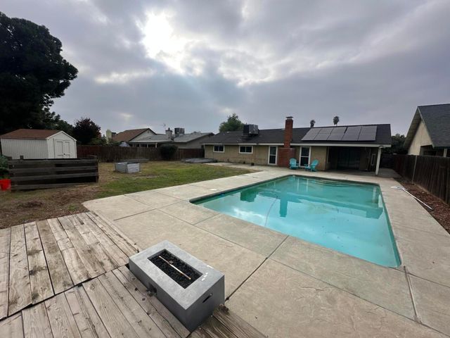 2312 S Divisadero Street, Visalia, CA 93277