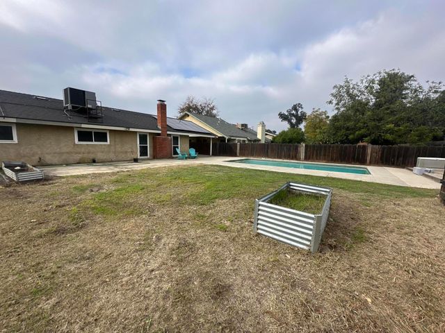 2312 S Divisadero Street, Visalia, CA 93277