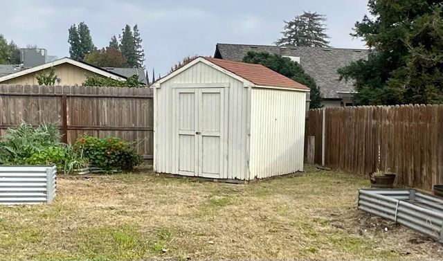 2312 S Divisadero Street, Visalia, CA 93277