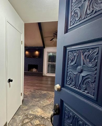 2312 S Divisadero Street, Visalia, CA 93277