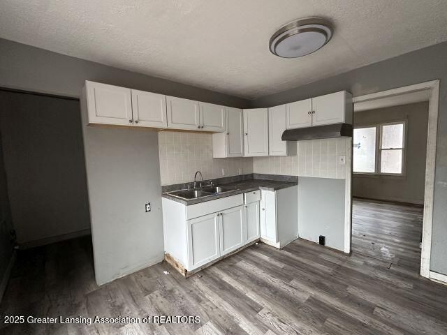 135 W Howe Avenue, Lansing, MI 48906