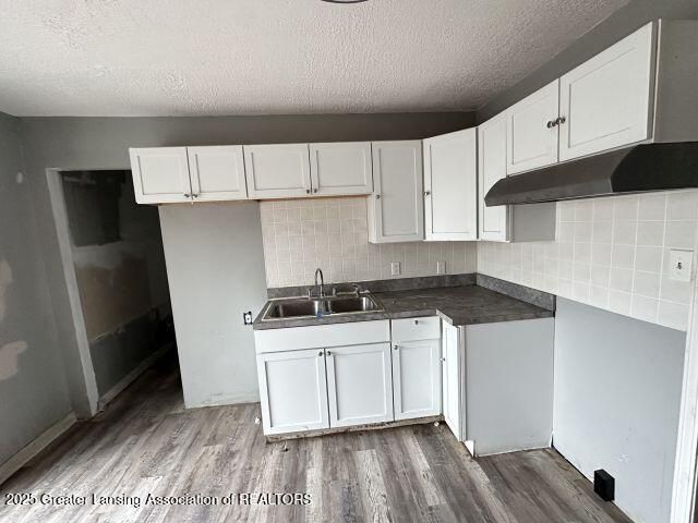 135 W Howe Avenue, Lansing, MI 48906