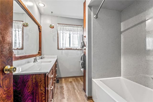 33421 Mcclellen Road, Drexel, MO 64742