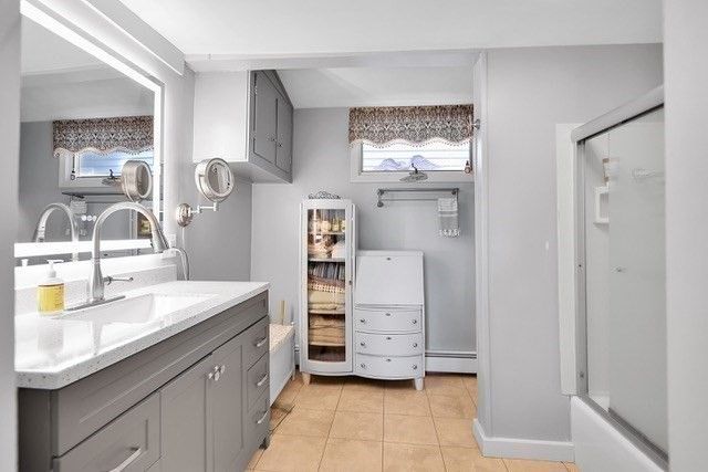 49 Lakeview Ave, Bellingham, MA 02019