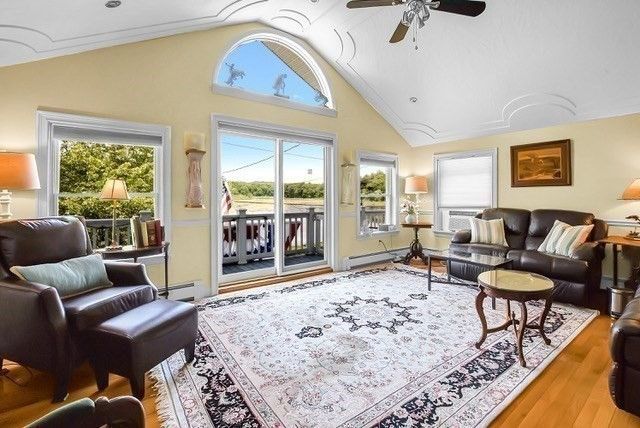 49 Lakeview Ave, Bellingham, MA 02019