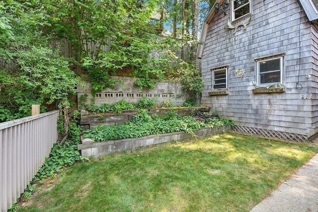 49 Lakeview Ave, Bellingham, MA 02019