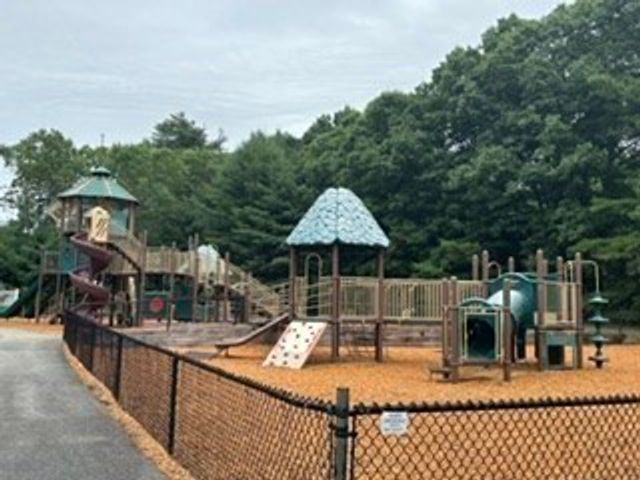 49 Lakeview Ave, Bellingham, MA 02019