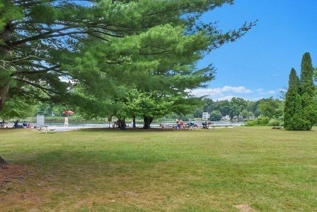 49 Lakeview Ave, Bellingham, MA 02019