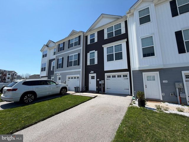 522 CHARLES AVE, Hanover, PA 17331