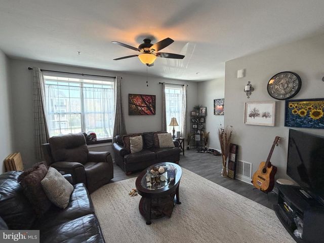 522 CHARLES AVE, Hanover, PA 17331