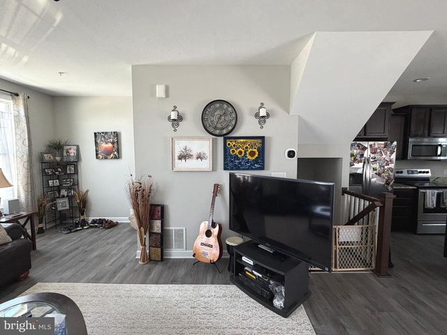522 CHARLES AVE, Hanover, PA 17331