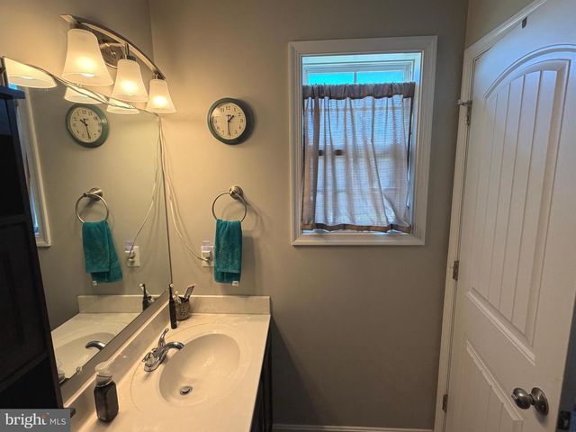 522 CHARLES AVE, Hanover, PA 17331