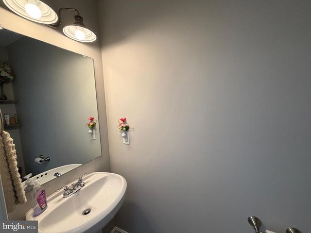 522 CHARLES AVE, Hanover, PA 17331