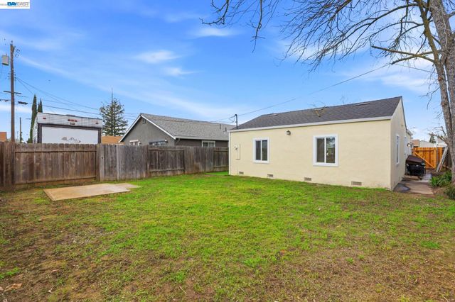 1976 Grand Ave, Sacramento, CA 95838