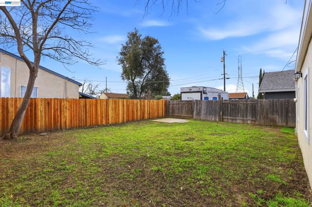 1976 Grand Ave, Sacramento, CA 95838