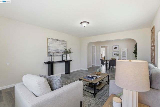 1976 Grand Ave, Sacramento, CA 95838