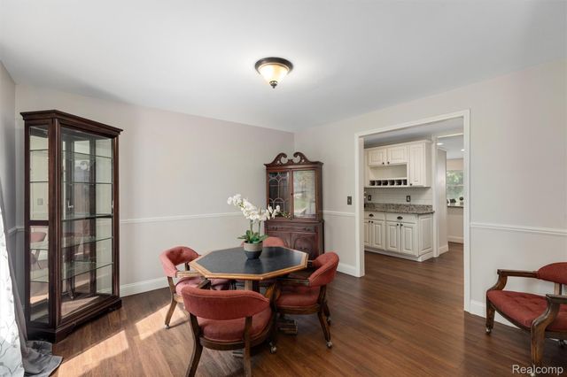 757 Foxhall Road N, Bloomfield Charter Township, MI 48304