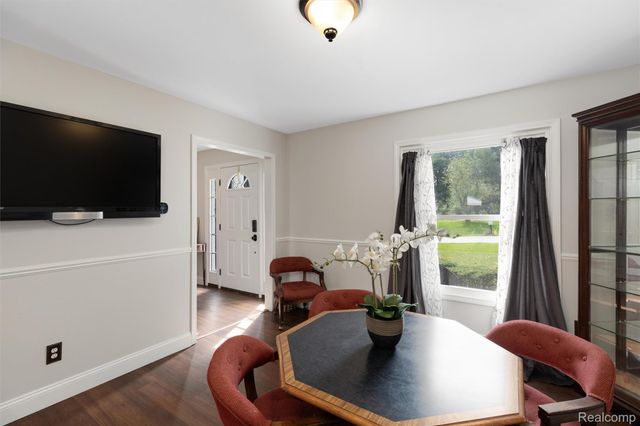 757 Foxhall Road N, Bloomfield Charter Township, MI 48304