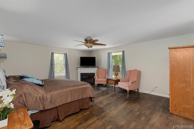 757 Foxhall Road N, Bloomfield Charter Township, MI 48304